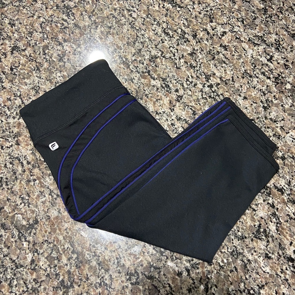 Fabletics Polar Crop leggings